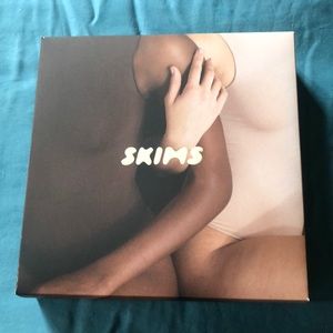 Skims Crew Neck Long Sleeve Body Suit